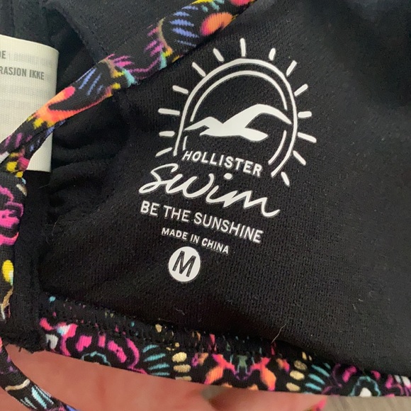 Bikini - Picture 3 of 4